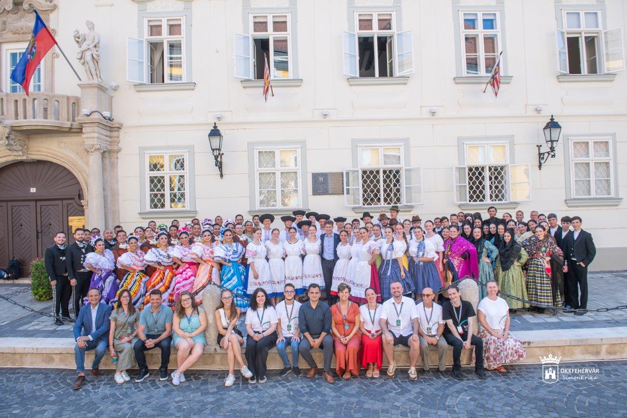 Táncosok a Városházán – felvonulással és gálával zárul a néptáncfesztivál