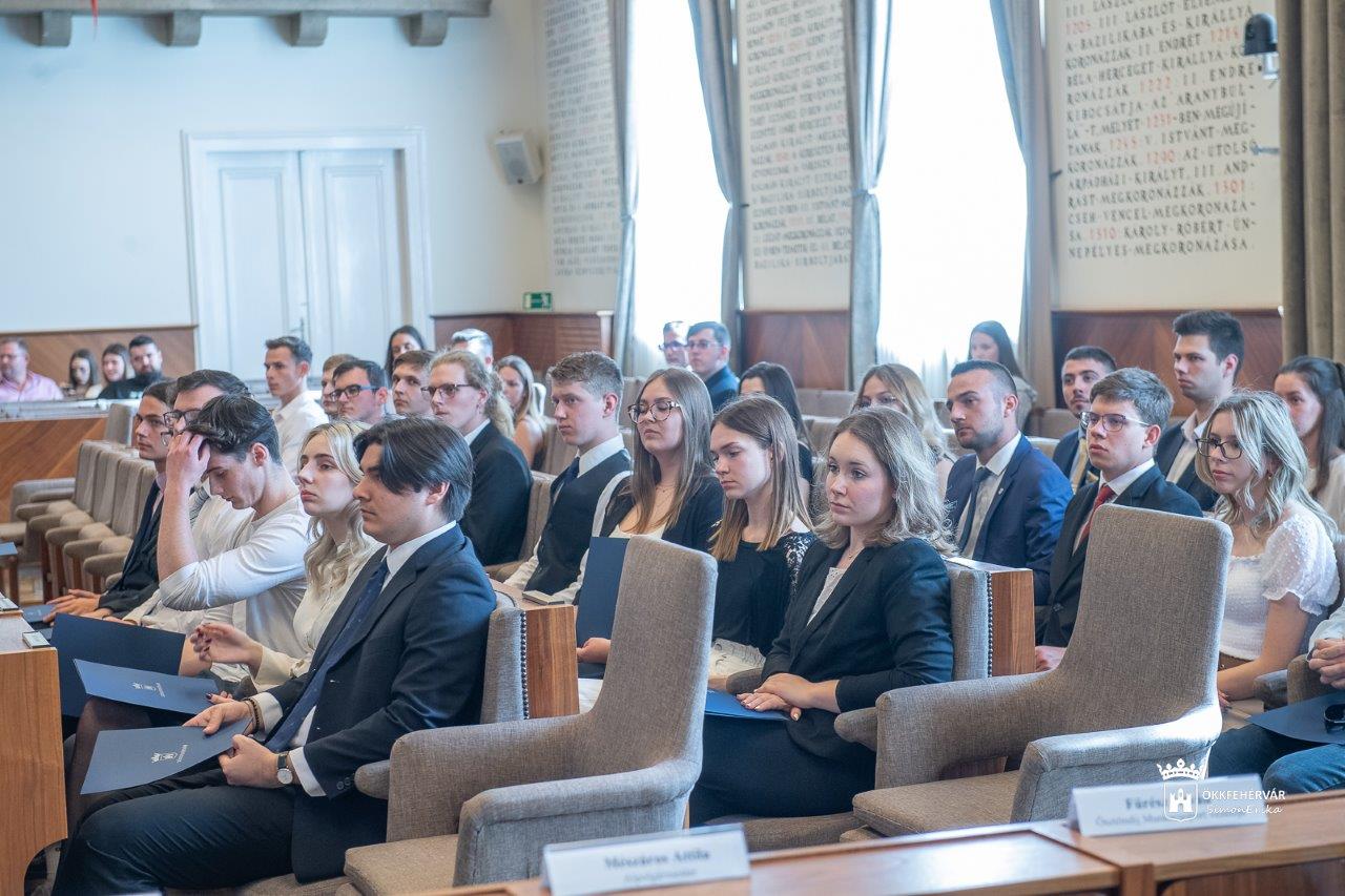 Szerdán még igényelhetik a városi ösztöndíjakat a felsőoktatásban és középiskolákban tanulók