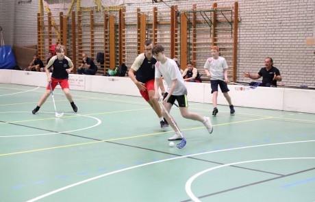 Floorball városi bajnoksággal indult az idei diákolimpia-sorozat