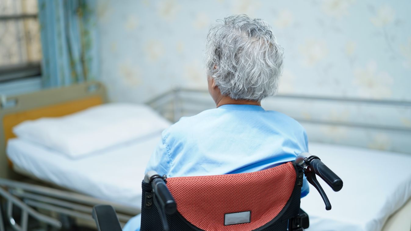 Demens betegeket bántalmaztak az ápolónők - a bíróság ítélete, felfüggesztett börtön