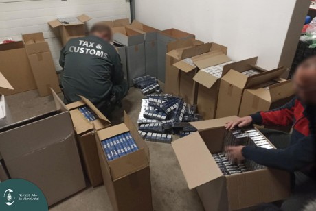 Több mint 16 ezer zárjegy nélküli cigarettával bukott le egy férfi