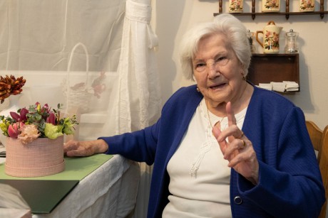 Kilencvenedik születésnapja alkalmából köszöntötték Formódi Jánosné Éva nénit