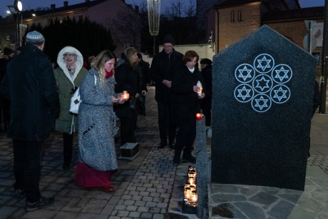 „Csak állunk a fájó emlékek között!” - a Wannsee-i konferenciára emlékeztek Székesfehérváron