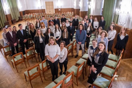 Február 7-ig jelentkezhetnek a diákok a XV. Fehérvári Versünnepre