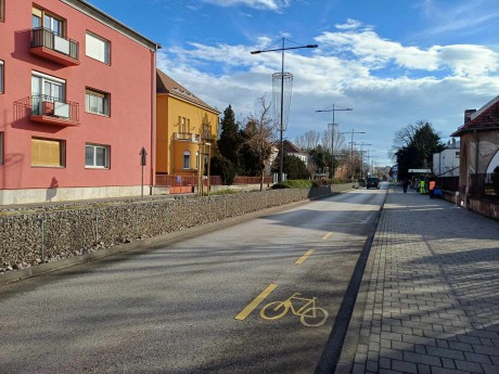 Csütörtökön éjjel félpályás útlezárás lesz a Várkörúton munkavégzés miatt