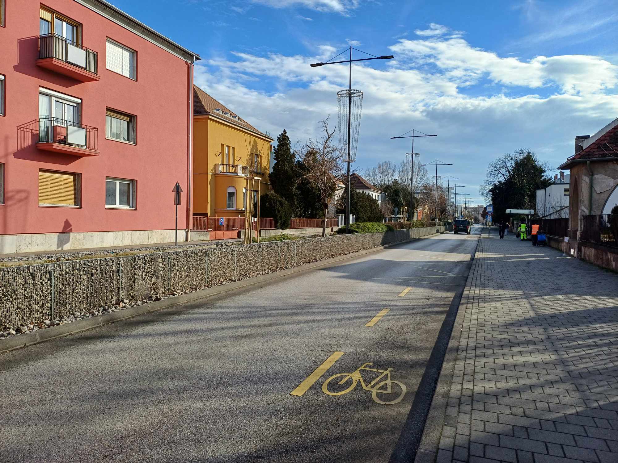 Csütörtökön éjjel félpályás útlezárás lesz a Várkörúton munkavégzés miatt