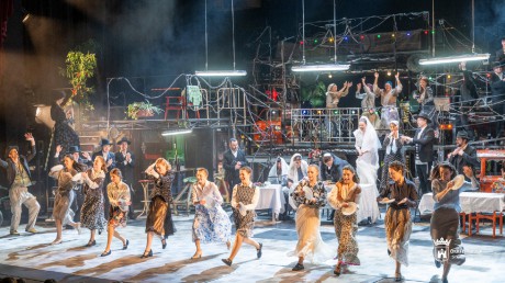 Hegedűs a háztetőn - húsz év után újra a Vörösmarty Színházban