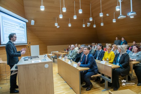 A biztonságos online jelenlétre készít fel az Óbudai és a Kyndryl közös programja