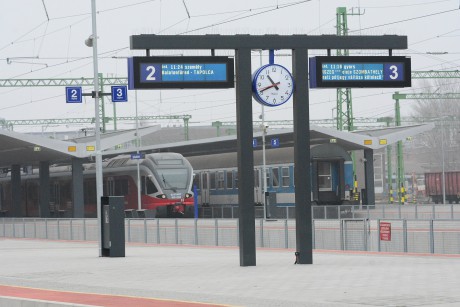 Zajjal járó éjszakai munkavégzés a Székesfehérvár–Pusztaszabolcs vasútvonalon