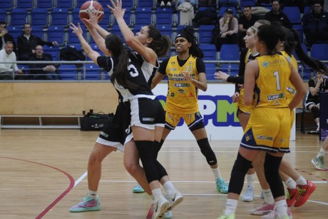 Nyertek Szigetszentmiklóson - tovább harcol a DKKA csapata a rájátszásért