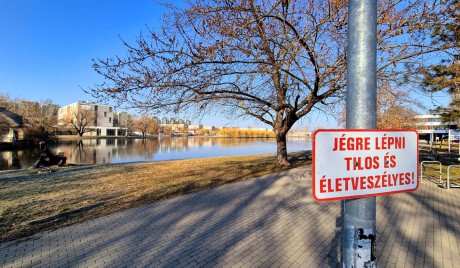 Jégre lépni tilos! - életveszélyes a városi tavak jegére menni