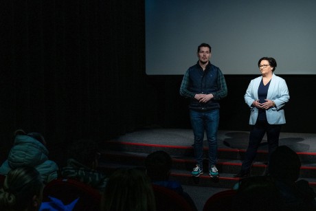 Nevelőszülőknél vagy lakóotthonokban élő gyermekeknek adtak moziélményt