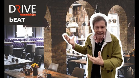 Az alapítókkal főztek sárgakakaspörköltet a Drive Out legújabb adásában bEAT-ben