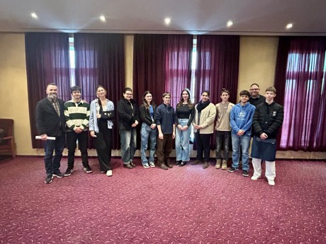 Idén is a Vörösmarty Színház művészei segítik mentorként a Fehérvári Versünnep döntőseit