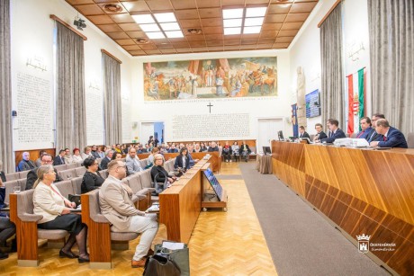 Költségvetés 2025 - politikai oldalakon átívelő támogatottság