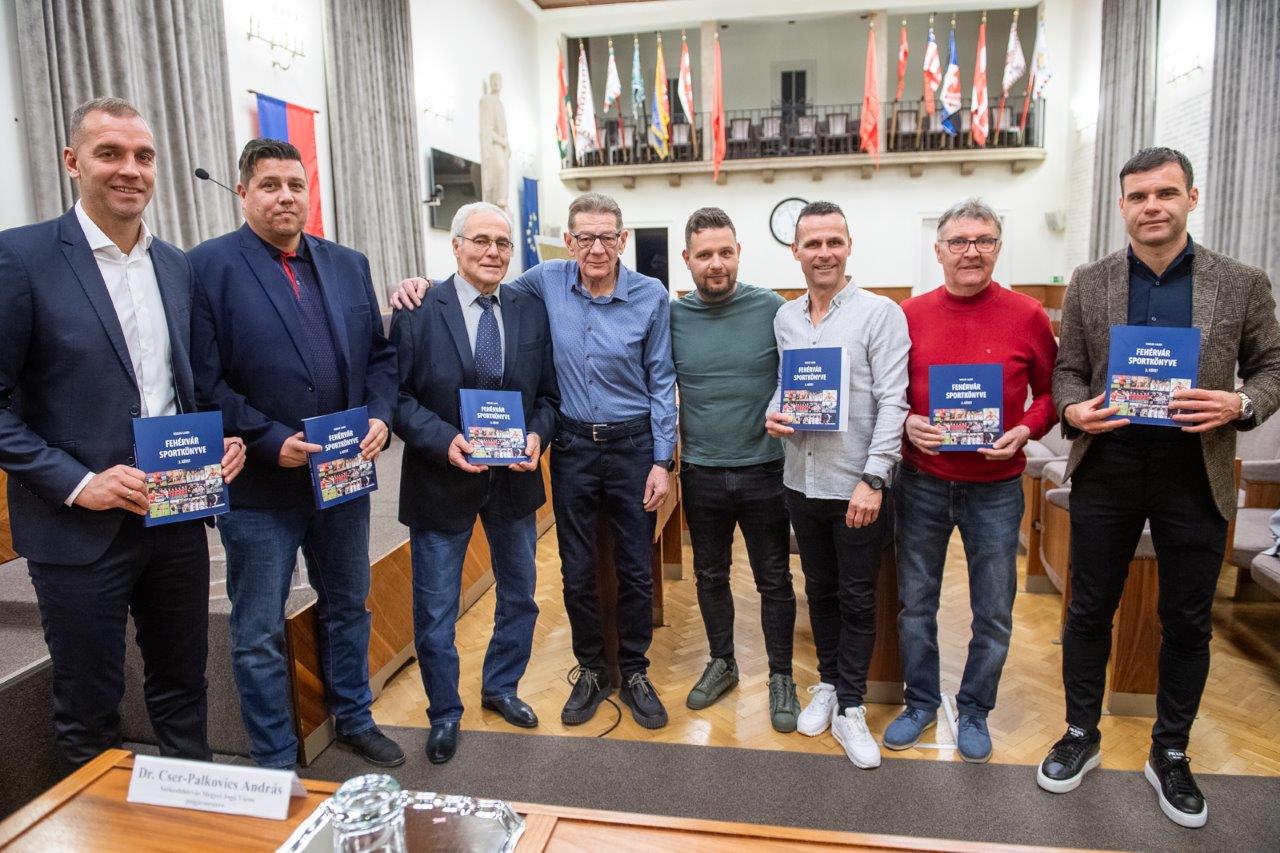 Fehérvár sportkönyve 2. - megtelt a Díszterem Vakler Lajos legújabb könyvbemutatóján
