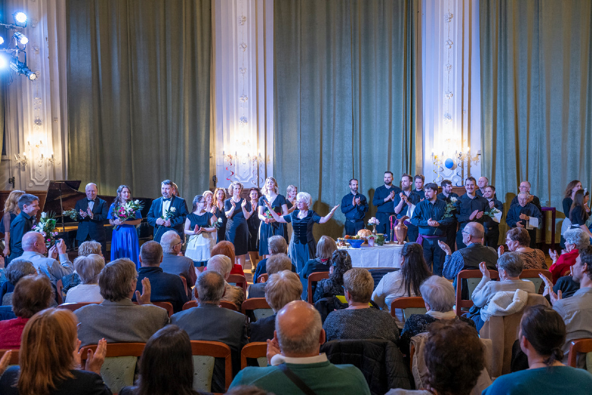 Farsangi operaparádéval ünnepelt a 15 éves Vox Mirabilis Kamarakórus