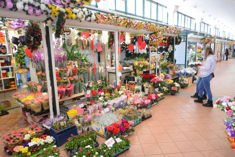 Nőnapi virágvásár a Városi Piacon hosszabbított nyitvatartással