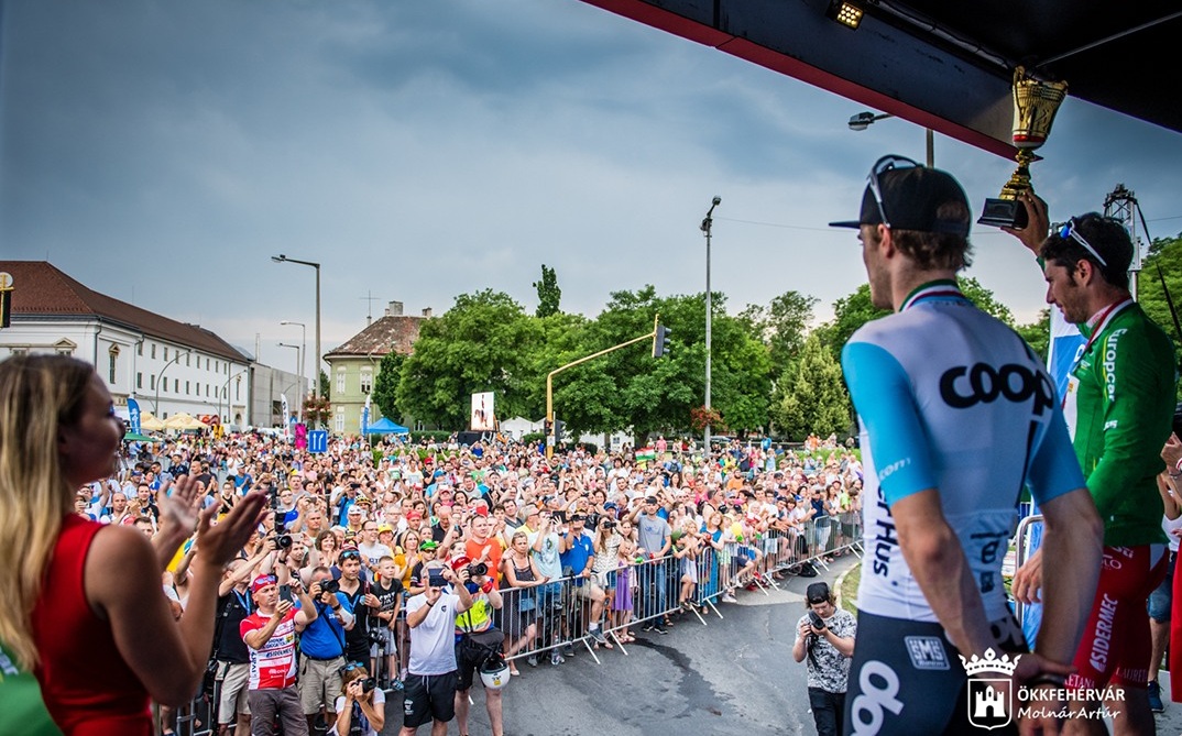Testközelből végig követni egy világversenyt - Önkénteseket keres a Tour de Hongrie