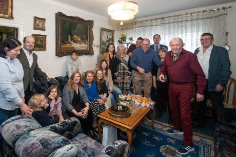 Sportol, tornászik és sétál - 95. születésnapján köszöntötték Csehi Lászlónét