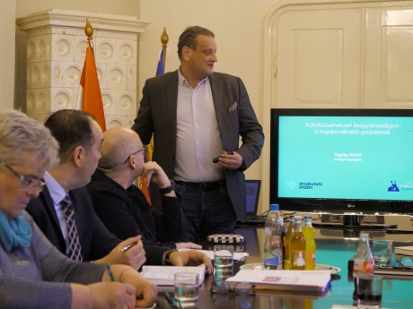 A magyar drogellenes politika alapelvei – Téglásy Kristóf előadása a Kábítószerügyi Egyeztető Fórum ülésén