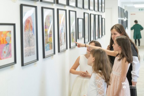 Mesés alkotások, színes átváltozások - megnyílt a III. Tavaszi Vármegyei Képzőművészeti Tárlat