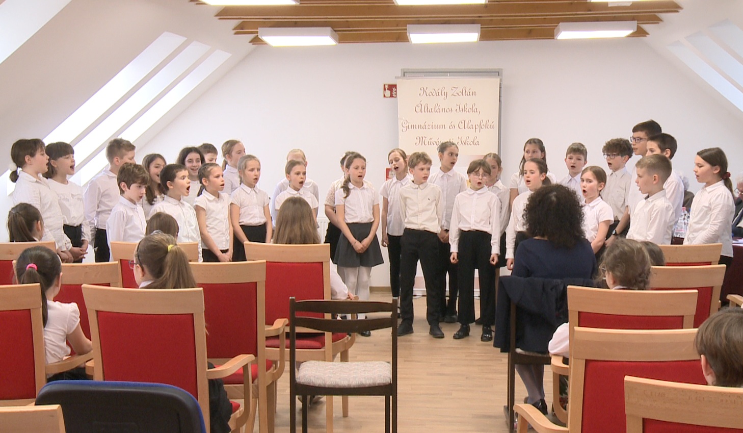 Közel négyszázan daloltak - Bartók Béla születésnapjához kapcsolódóan tartottak társaséneklési versenyt