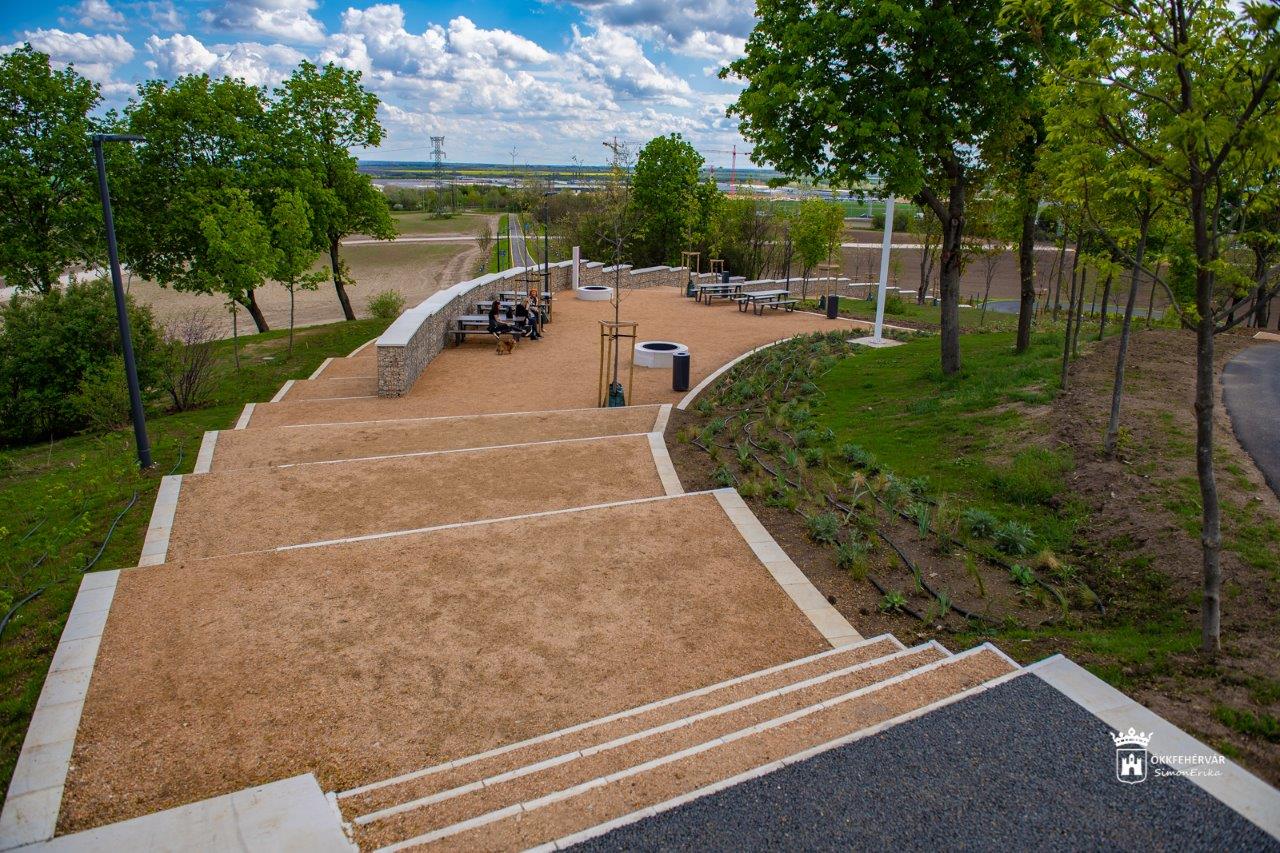 Fehérvári lépcsőfutás – ingyenes közösségi sportprogram szombaton az Aranybullánál