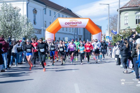 Közel ezer futó indult a jubileumi X. Cerbona Fehérvár Félmaratonon