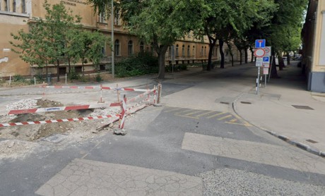 Félpályás lezárás két héten át az Ady Endre utca Belvárosba vezető szakaszán