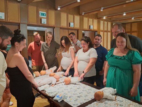 Szülőfelkészítő workshop és baba elsősegély képzés a Köfém Művelődési Házban április 13-án