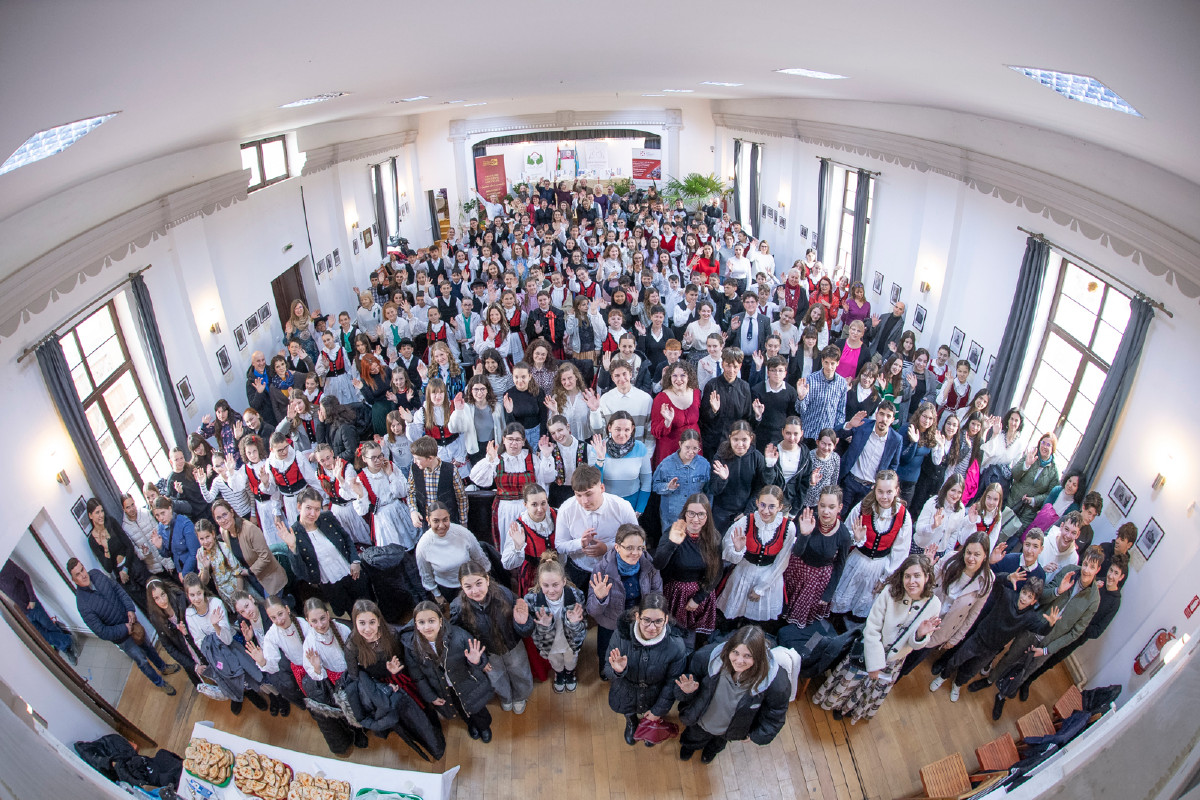 Csiki Versünnep - több mint százötven általános és középiskolás lépett színpadra