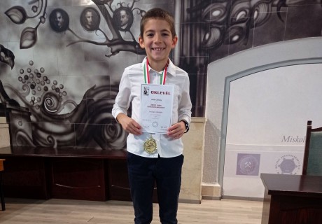 Országos első és ötödik helyezés a Zrínyi Ilona Matematikaversenyen – Hiller Zétény és Gróf-Gombás Nándor sikere