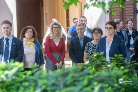 Idén is az Órajátéknál köszöntötték a végzősök osztályfőnökeit Fehérváron