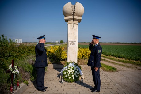 Kettétört életek - a közúti közlekedés áldozataira emlékezett a vármegyei rendőrség
