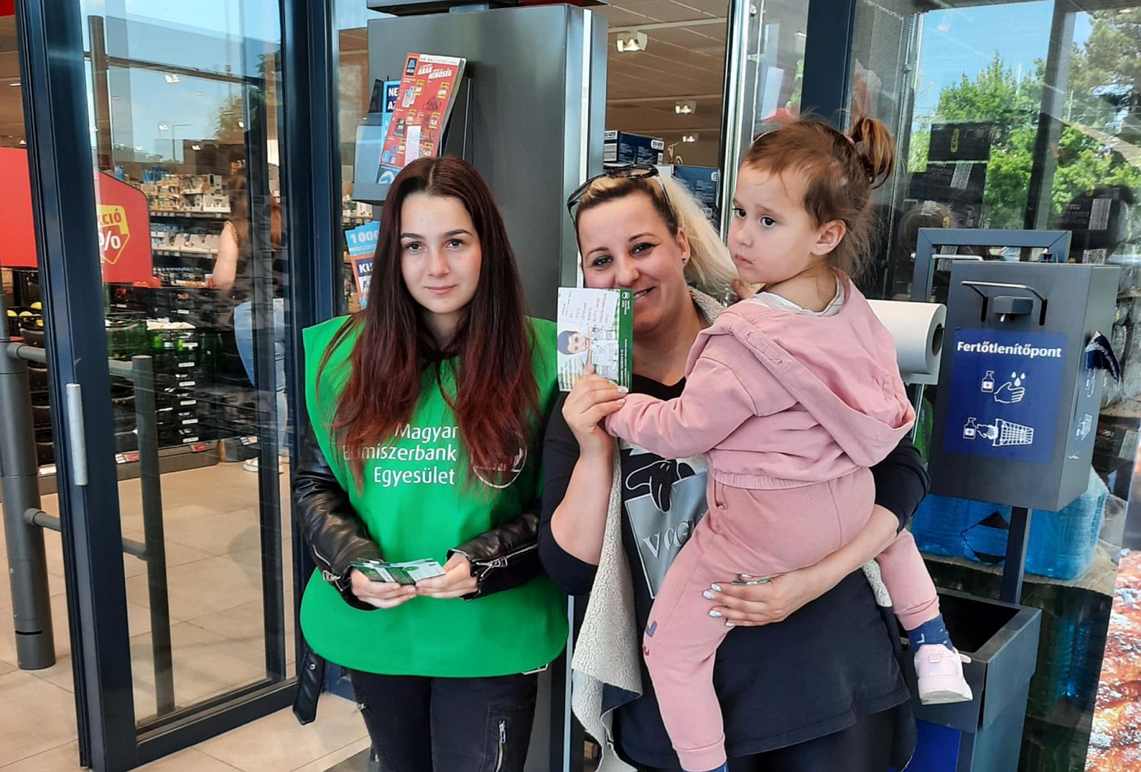 Köszönet a 810 kg élelmiszer adományért - a Budai úti Aldi vásárlói adakoztak