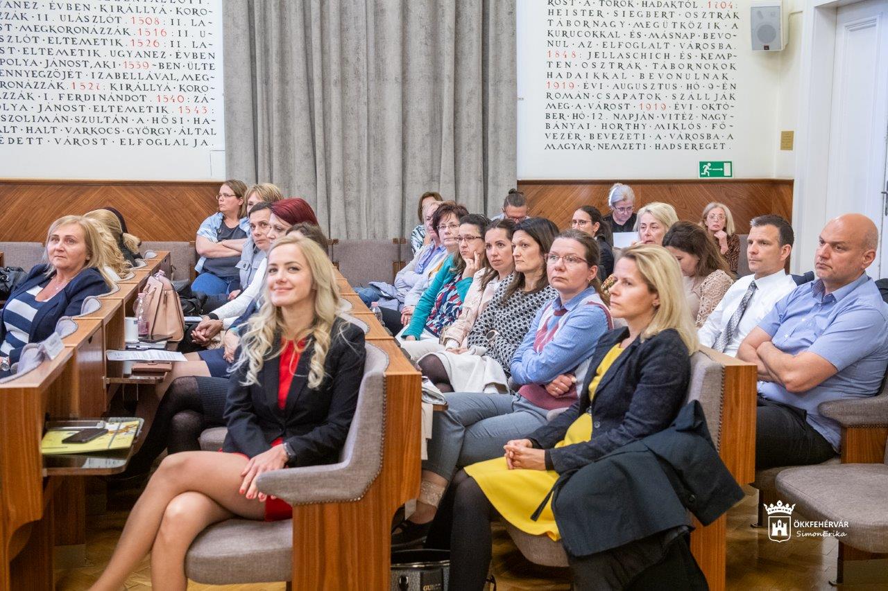 A mesterséges intelligencia kihívásai voltak a nemzetközi jogászkonferencia fókuszában