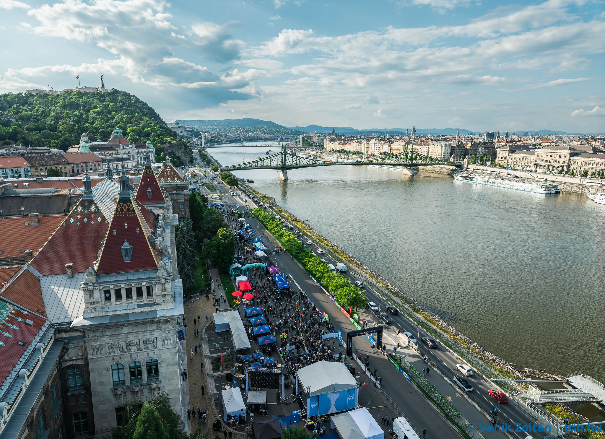 Kerékpáros fesztivállal indult a százéves Tour de Hongrie – Székesfehérvárra szombaton érkezik a verseny mezőnye