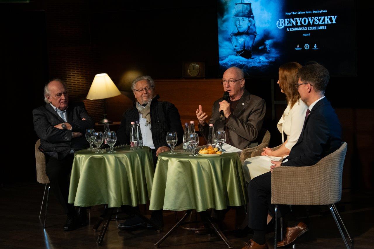 Színes, mozgalmas, érzelmekben gazdag musicallal zárja az évadot a Vörösmarty Színház