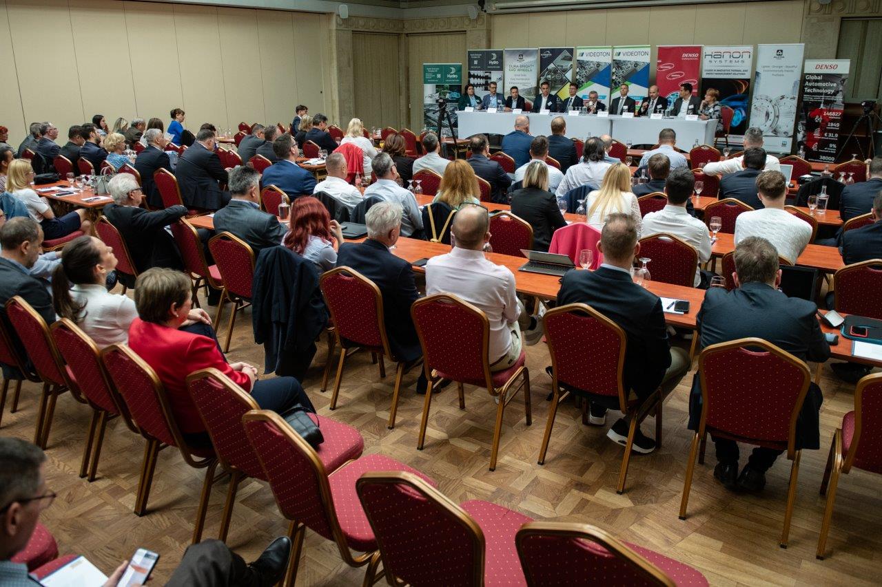 Üzleti fórum a kihívásokról és a jövő stratégiáiról a Videoton Holding szervezésében