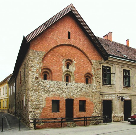 Városismereti séta május 28-án - az ország egyik legrégebbi lakóházát is láthatjuk