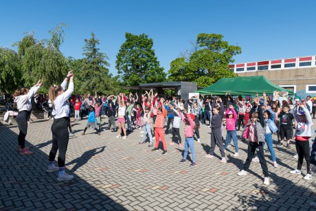 Királyi vigasságok: közösségi programok az István Király Általános Iskolában