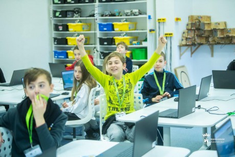 Nyílt nap az Alba Innovárban a gyermeknap jegyében