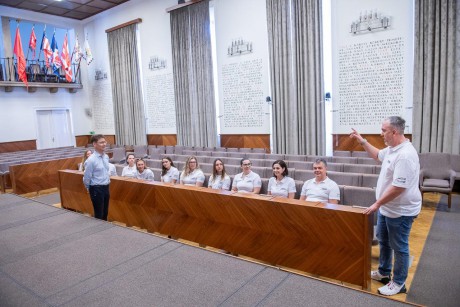 A magyar női tekeválogatottat fogadta Székesfehérvár polgármestere a Városházán