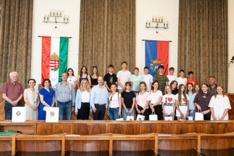 Lengyel testvériskolából érkezett diákokat fogadott Székesfehérvár alpolgármestere