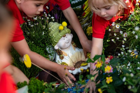 Apró kertészek mesés művei a Zichy ligetben