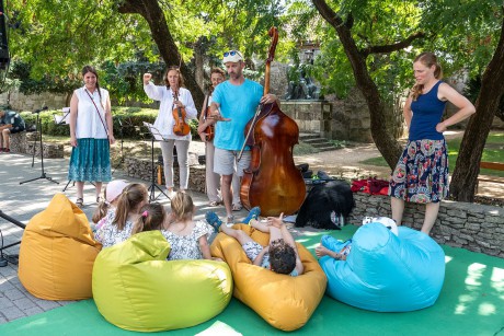 Belvárosi piknik a megszépült Prohászka ligetben és környékén