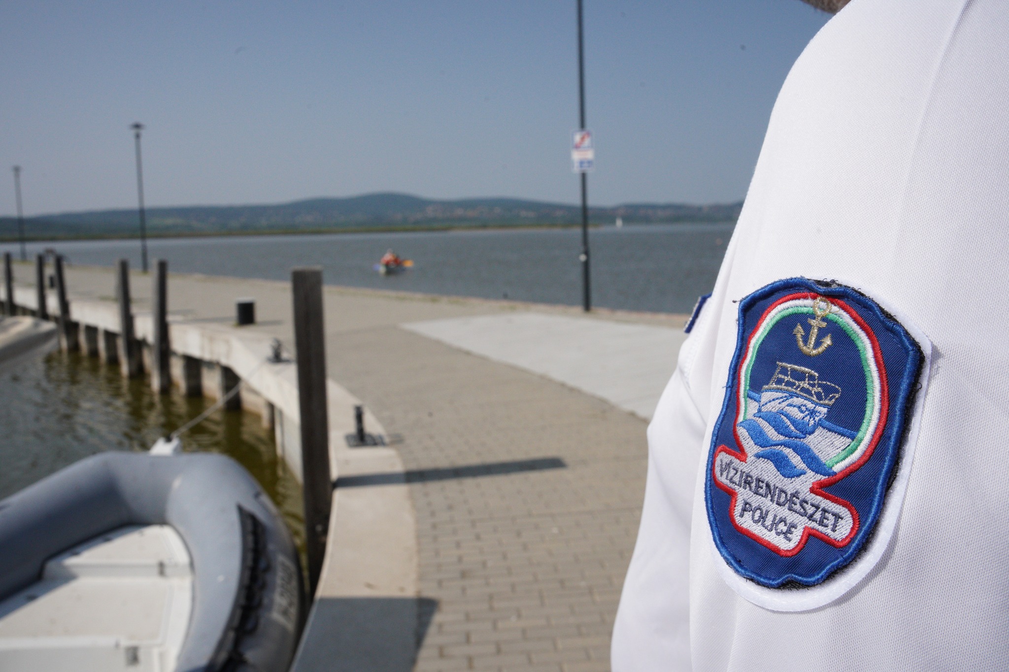 SUP-osokat mentettek a vízirendőrök a Velencei-tóból