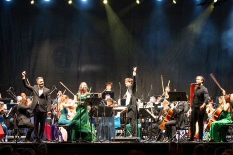 Operettgálával köszöntötte a nyarat az Alba Regia Szimfonikus Zenekarral