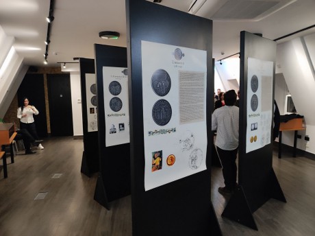 Londoni kiállításon mutatták be a királyérmeket a fehérvári éremgyűjtők